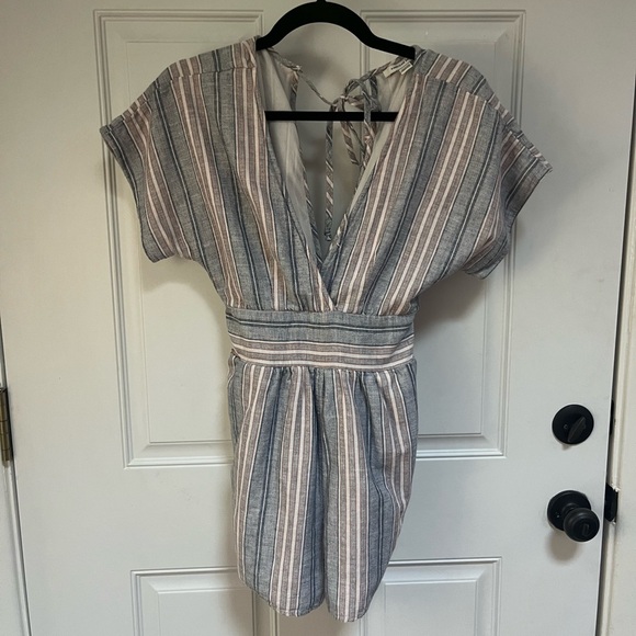 American Eagle linen blend tie back romper size XS pockets , v-neck - Picture 1 of 5